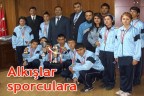 Alkışlar sporculara