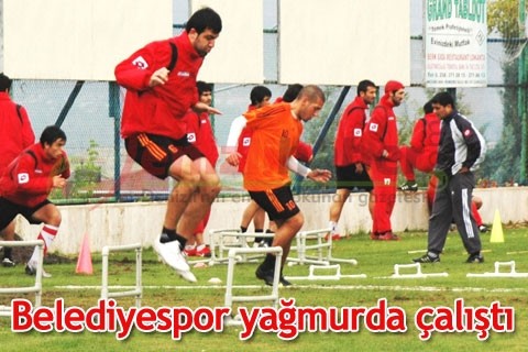 Belediyespor yağmurda çalıştı