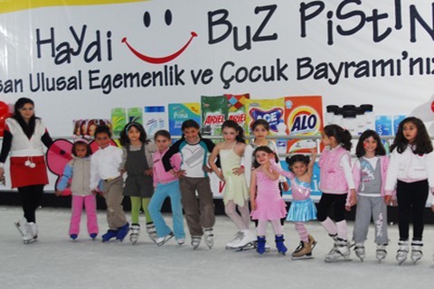 Buzda bayram coşkusu
