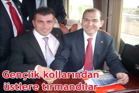 Gençlik kollarından üstlere tırmandılar