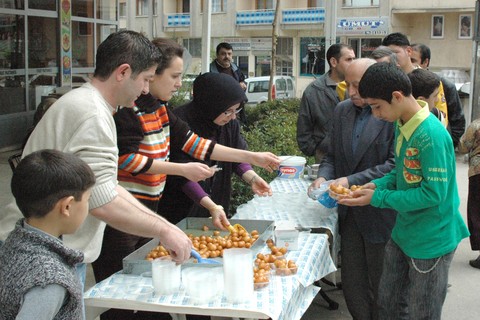 İtfaiyeden kazalara karşı lokma hayırı