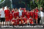 ŞAMPİYONU TAŞIYAN OTOBÜSLE GİTTİLER