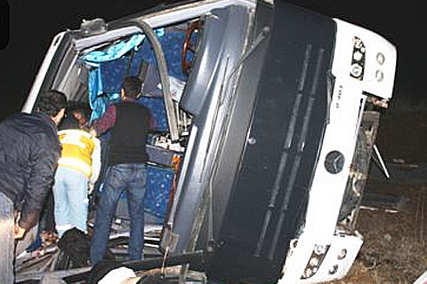 Üniversite öğrencileri kaza yaptı 1 ölü 38 yaralı