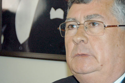 Bakana kavuklu vezir benzetmesi