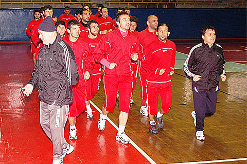 Denizli Belediyespor salonda çalıştı