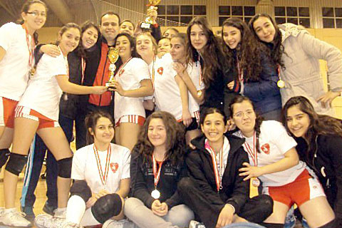 Voleybol gençlerde şampiyon Belediye