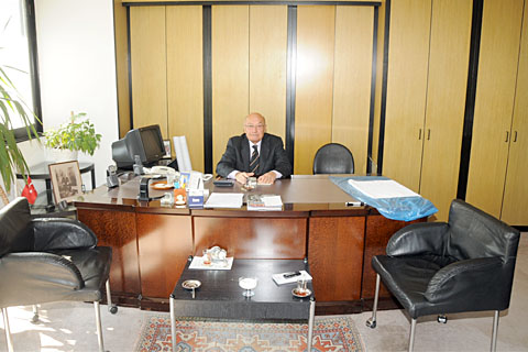 O hala DEBA’da mesai yapıyor