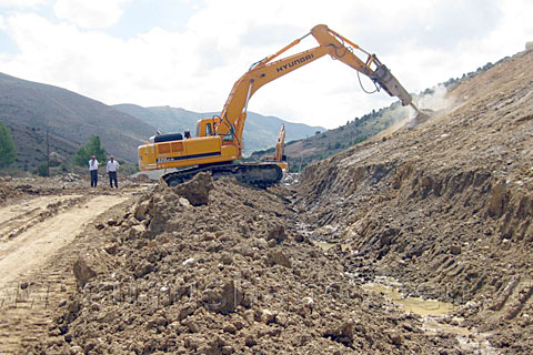 Serinhisar’da yol çalışması var