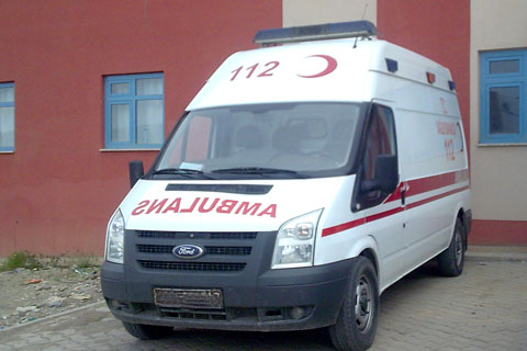Hırsızlar bu kez ambulansa dadandı
