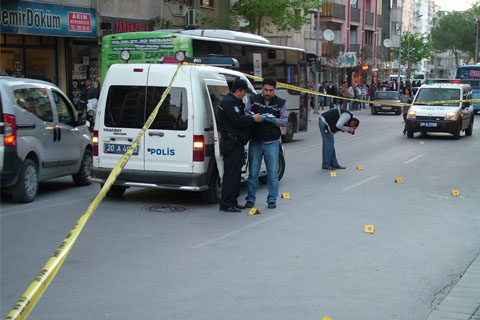 Cadde ortasında silahlı çatışma: 4 yaralı
