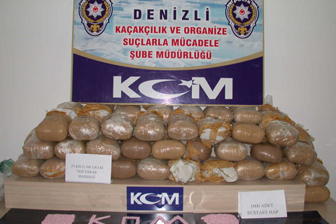 Tarladan 53 kilo esrar, 3 bin extasy çıkardı