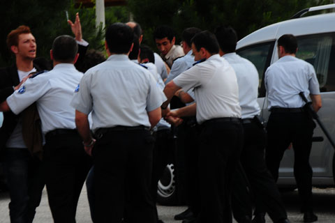 Bakan Şahin’e Denizli’de protesto girişimi