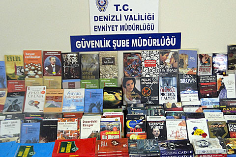 Denizli’de bandrolsüz kitap operasyonu