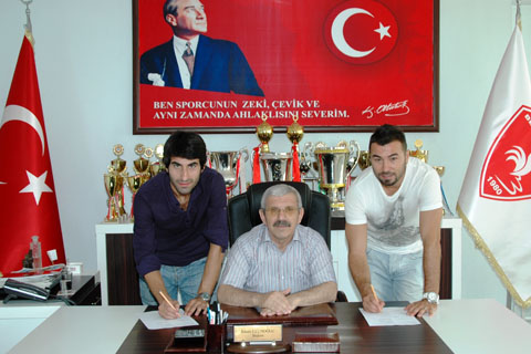 Belediyespor’da iki imza birden