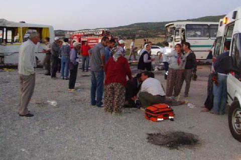 Buldan’da trafik kazası 1 ölü 18 yaralı