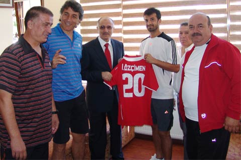 Denizlili Vali’den Belediyespor’a ziyaret