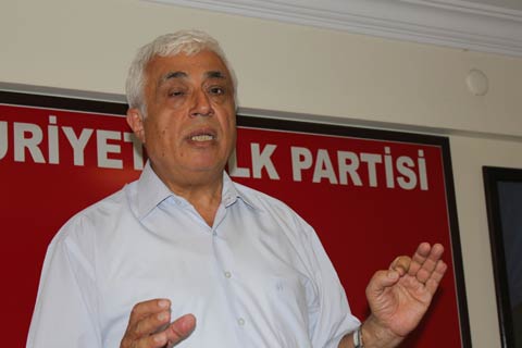 CHP Denizli Başkanı Aycan, Oslo ve Habur’u hatırlatıp, “Zeybekci vatana ihanet edenleri arıyorsa bu eylemlere baksın” dedi