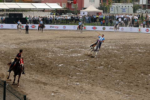 Festivaldeki oyunlar nefes kesti