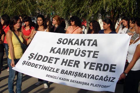 Kadına yönelik şiddet protesto edildi