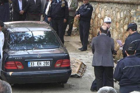 Denizli’de emekli gurbetçi kazara eşini ezdi