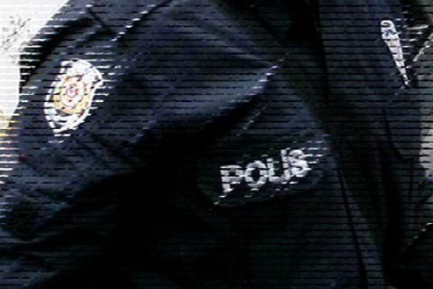 1 kg esrarı beline sarmış
