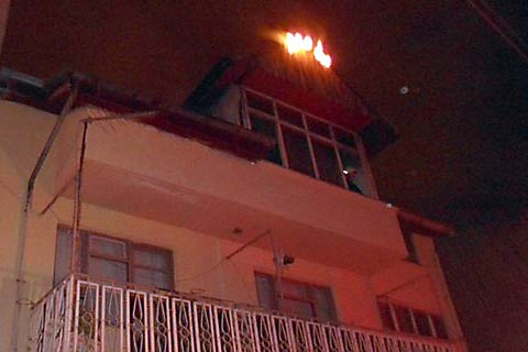 Asmalı evlerde çatı yangını korkuttu