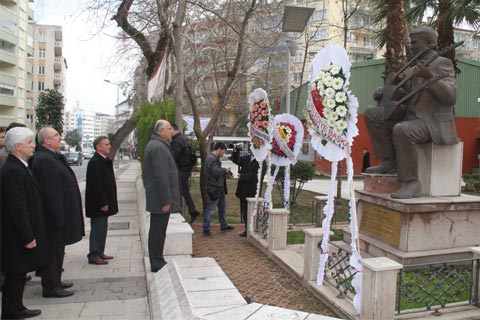Özay Gönlüm anıldı