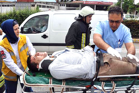 Ambulans, minibüsle çarpıştı: 5 yaralı