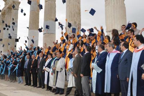 Antik Kentte mezuniyet sevinci