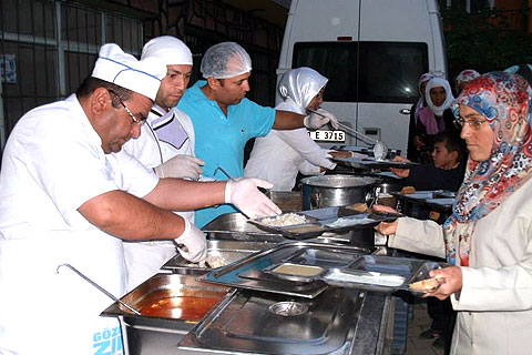 Hayırsever adına  iftar yemeği