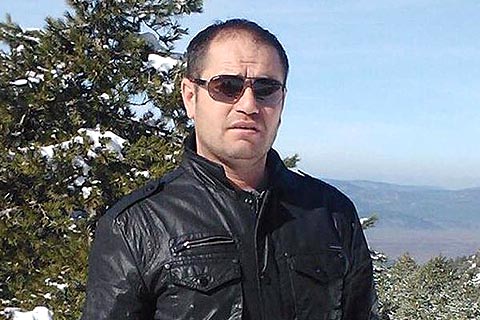 Fotoğraf çektirirken kayalıklardan düştü