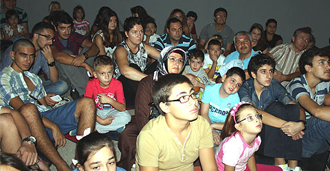 denizli-forum-camlik-miniklerin-uzay-kesfi-ic