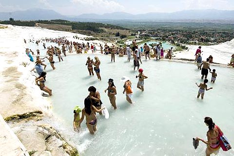 Beyaz Cennet’e yerli turist ilgisi