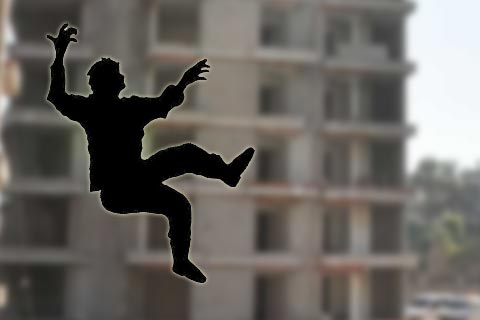 İnşaattan düşen işçi öldü