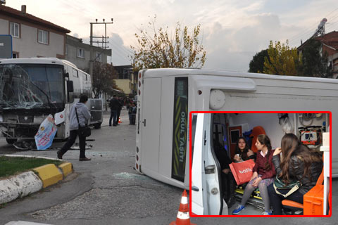 Öğrenci servisi ile otobüs çarpıştı: 15 yaralı