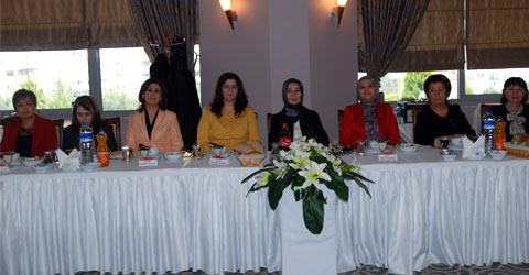 denizli-bayan-demir-sehit-aileleri-yemek-ic-1