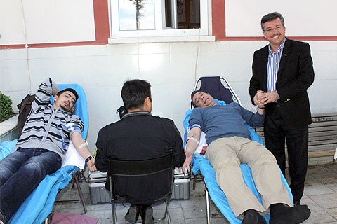 Cemaatten kan bağışı