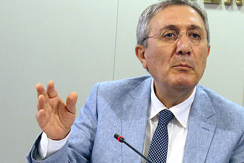 Ayhan: Aday açıklamaktan korkuyorlar