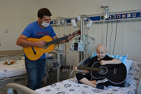 Çocuklara org ve gitar kursu