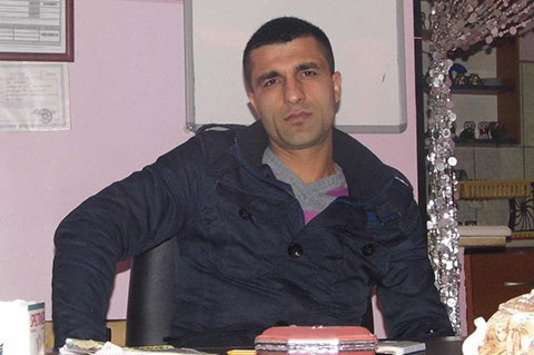 Kafe sahibi canına kıydı