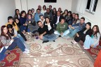 Kız ve erkek öğrencilerle  bilgi alışverişi