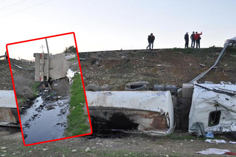 ZİFT YÜKLÜ TANKER VİRAJDA DEVRİLDİ: 1 YARALI