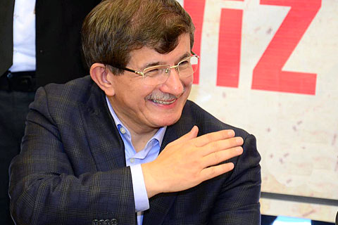 Davutoğlu ve 12 bakan gelmiyor