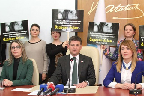 Merkezefendi Belediye Meclisi Özgecan’ı unutmadı