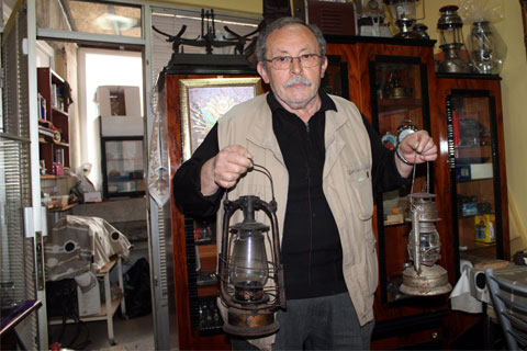 İl il dolaşıp gaz lambası ve ocağı topluyor