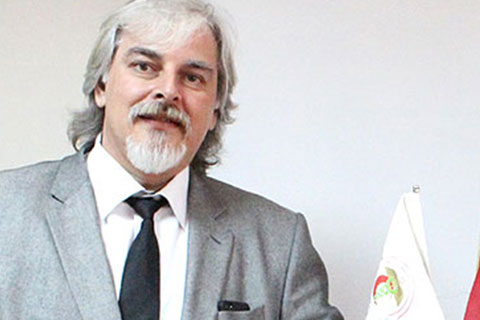 Önem, mevkidaşını istifaya davet etti