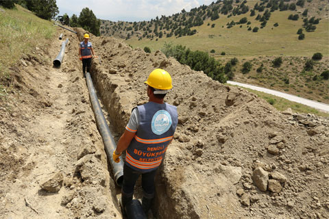 ÇARDAK İLÇE MERKEZİ CAZİBELİ SUYA KAVUŞTU