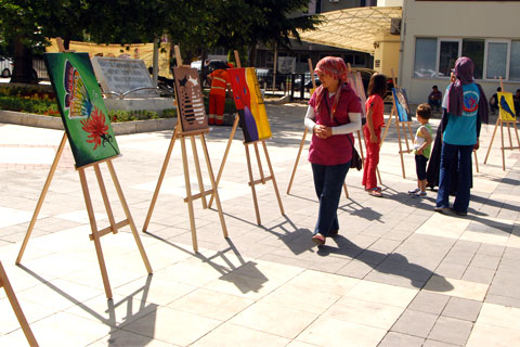 Gençlik merkezi öğrencilerinden resim sergisi
