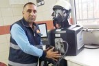 İtfaiyeciye nefes aldıran cihaz