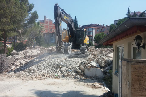 Denizli’nin eski Vali Konağı yıkıldı
